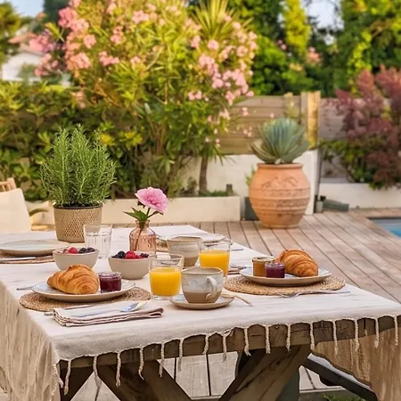 Bed & Breakfast Confortable Piscine Maison Etxecosy 3*