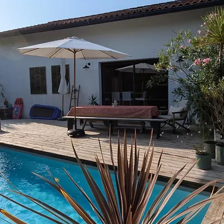 Confortable Piscine Maison Etxecosy Bed & Breakfast